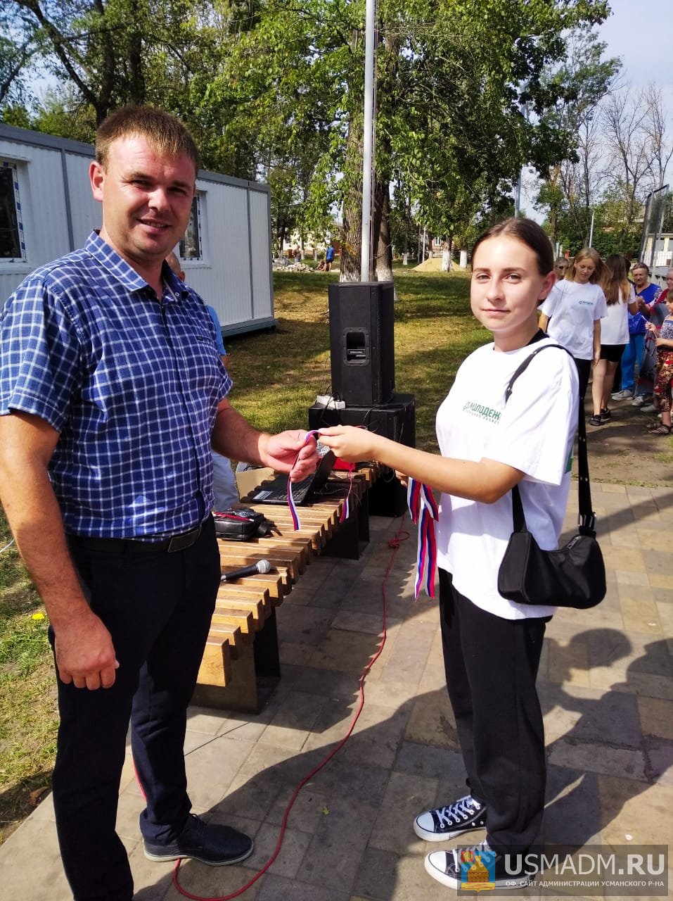 Гордо реет флаг Российский